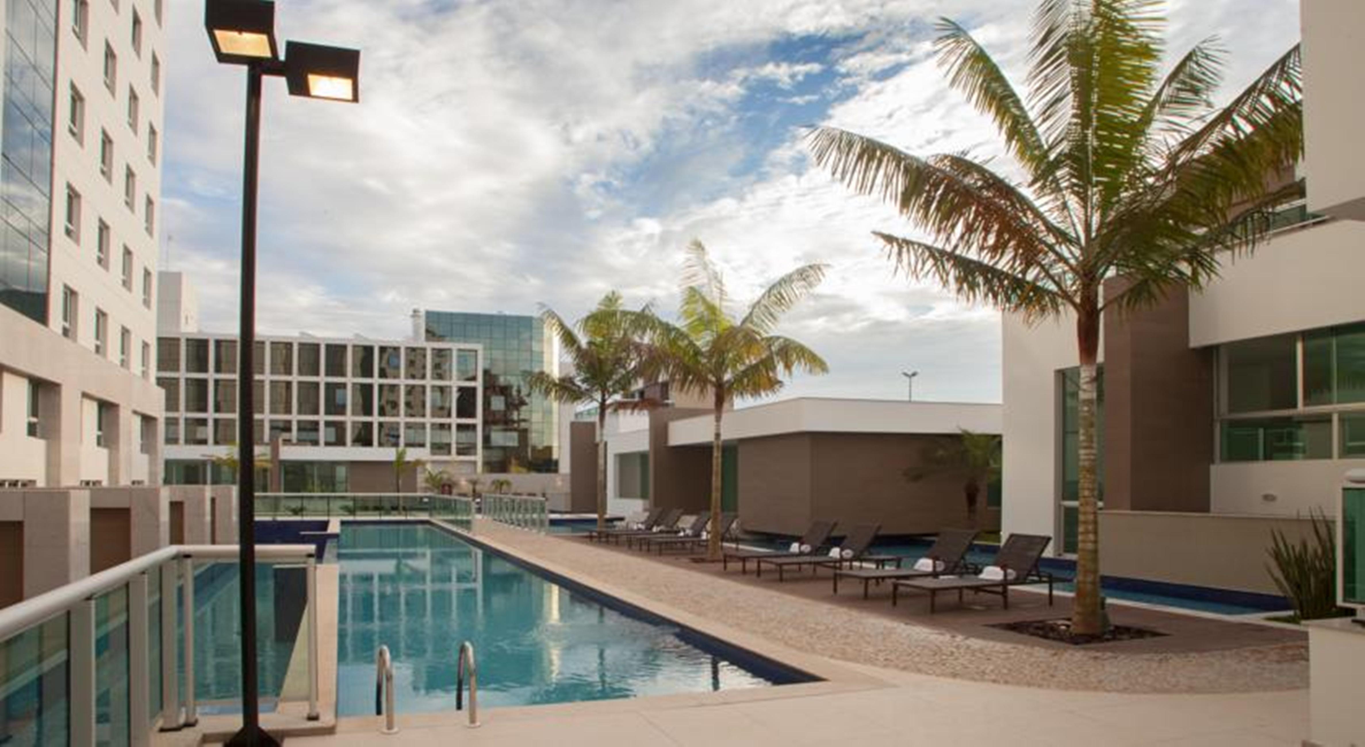 Jade Hotel ברזיליה מראה חיצוני תמונה The pool at the Hotel Indigo Scottsdale