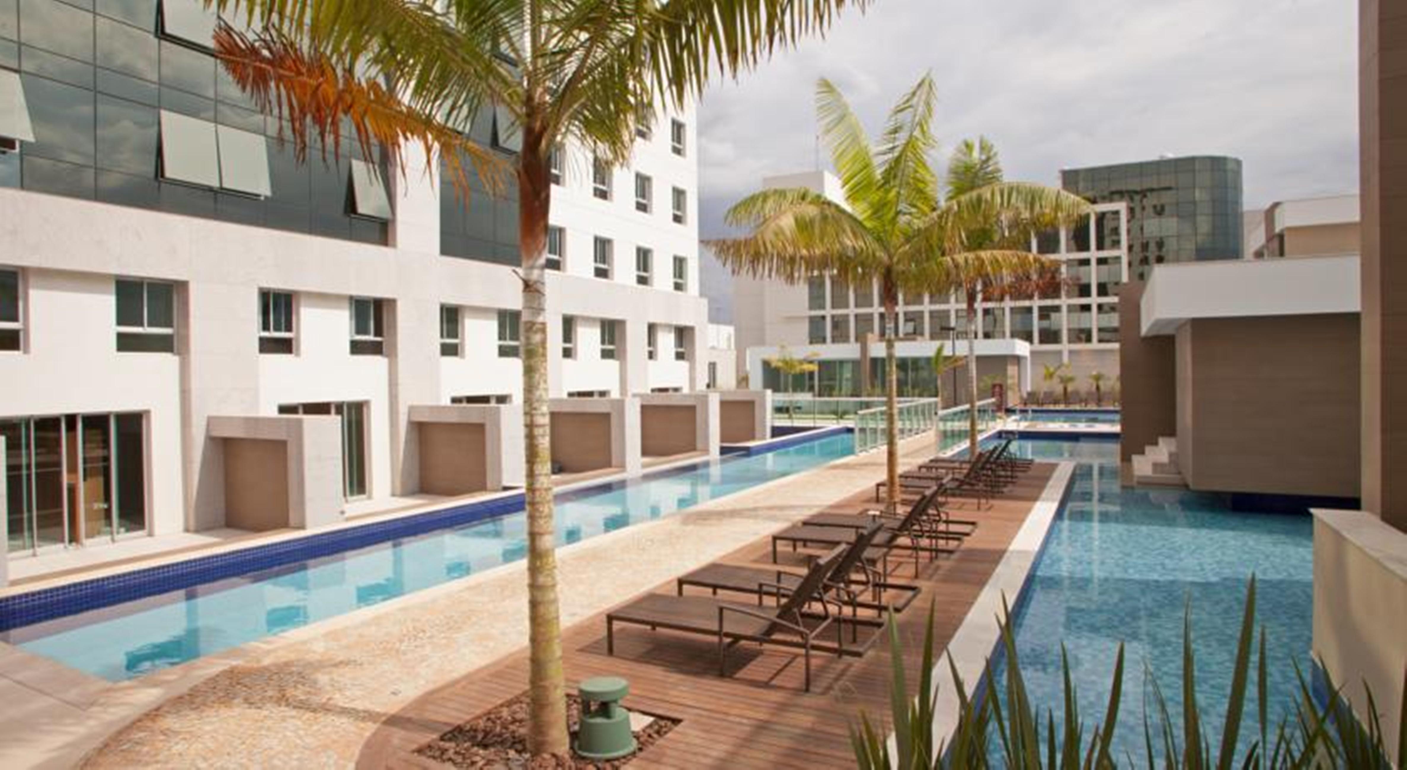 Candangolandia Jade Hotel Brasilia מראה חיצוני תמונה The swimming pool at the hotel