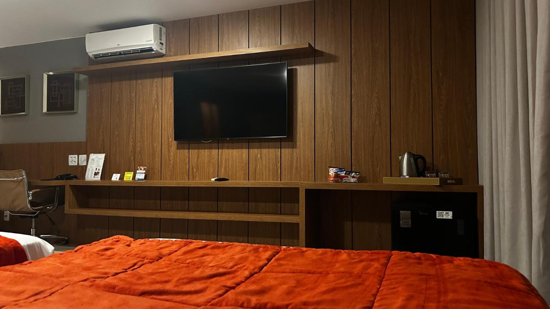 Candangolandia Jade Hotel Brasilia מראה חיצוני תמונה A television in a hotel room
