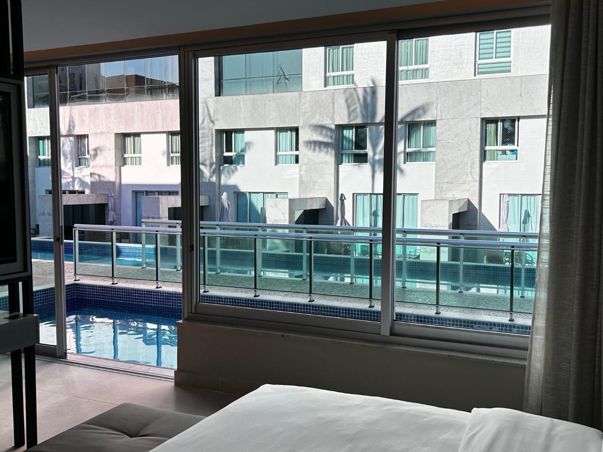 Candangolandia Jade Hotel Brasilia מראה חיצוני תמונה A view of the pool from a guest room